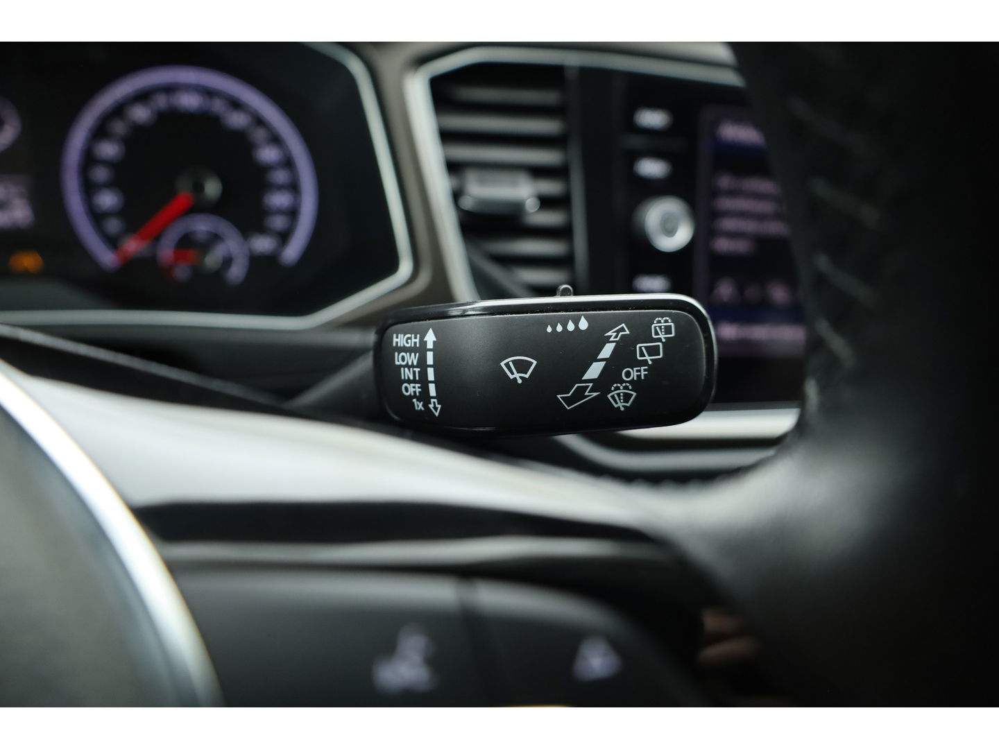 Volkswagen T-Roc 1.0 TSI Sport | Trekhaak | CarPlay | Adapt. Cruise | LED | Camera | Stoelverw. | PDC V+A | Navi