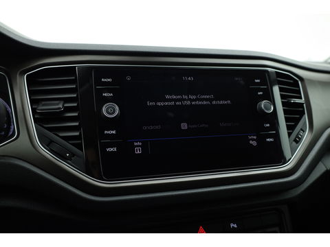 Volkswagen T-Roc 1.0 TSI Sport | Trekhaak | CarPlay | Adapt. Cruise | LED | Camera | Stoelverw. | PDC V+A | Navi