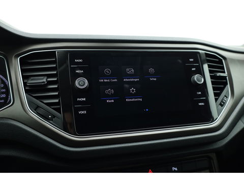 Volkswagen T-Roc 1.0 TSI Sport | Trekhaak | CarPlay | Adapt. Cruise | LED | Camera | Stoelverw. | PDC V+A | Navi