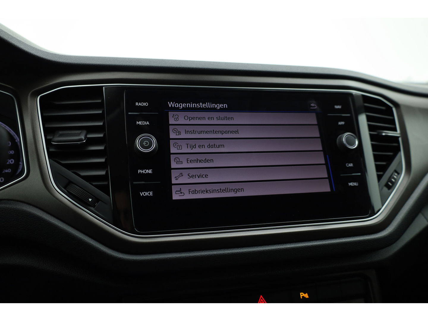 Volkswagen T-Roc 1.0 TSI Sport | Trekhaak | CarPlay | Adapt. Cruise | LED | Camera | Stoelverw. | PDC V+A | Navi