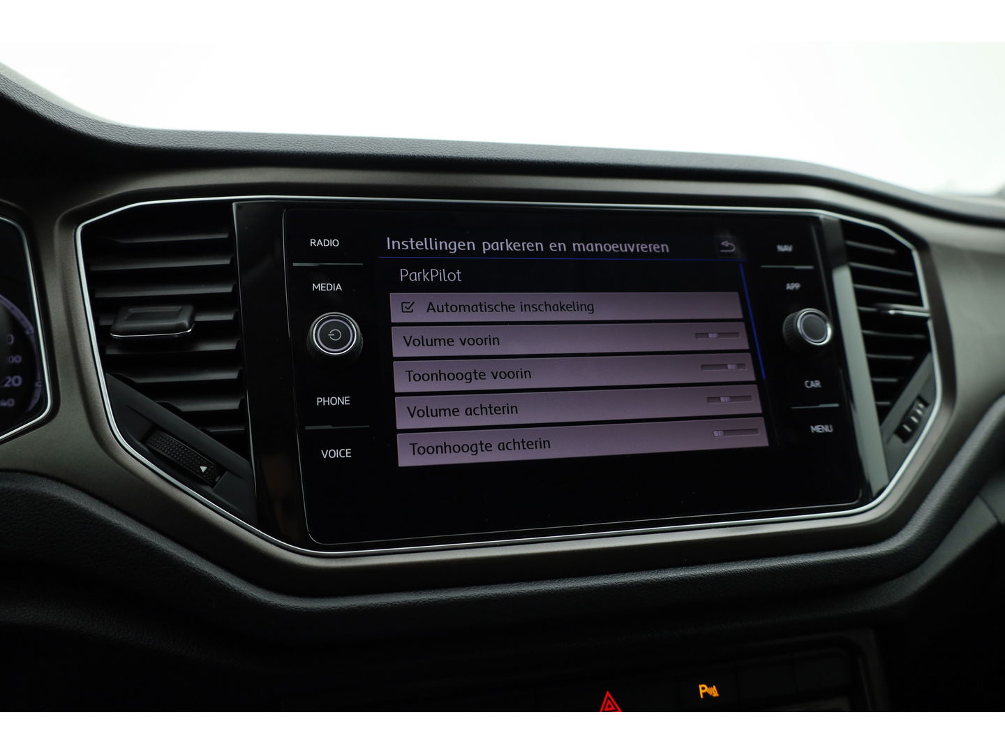 Volkswagen T-Roc 1.0 TSI Sport | Trekhaak | CarPlay | Adapt. Cruise | LED | Camera | Stoelverw. | PDC V+A | Navi