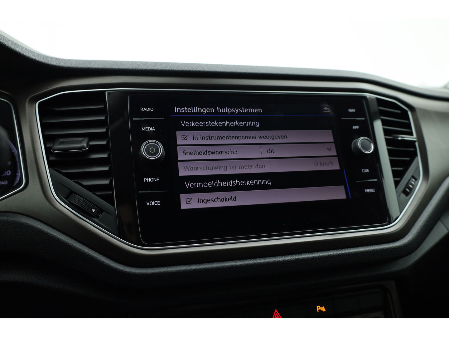 Volkswagen T-Roc 1.0 TSI Sport | Trekhaak | CarPlay | Adapt. Cruise | LED | Camera | Stoelverw. | PDC V+A | Navi