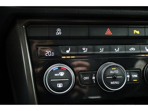 Volkswagen T-Roc 1.0 TSI Sport | Trekhaak | CarPlay | Adapt. Cruise | LED | Camera | Stoelverw. | PDC V+A | Navi