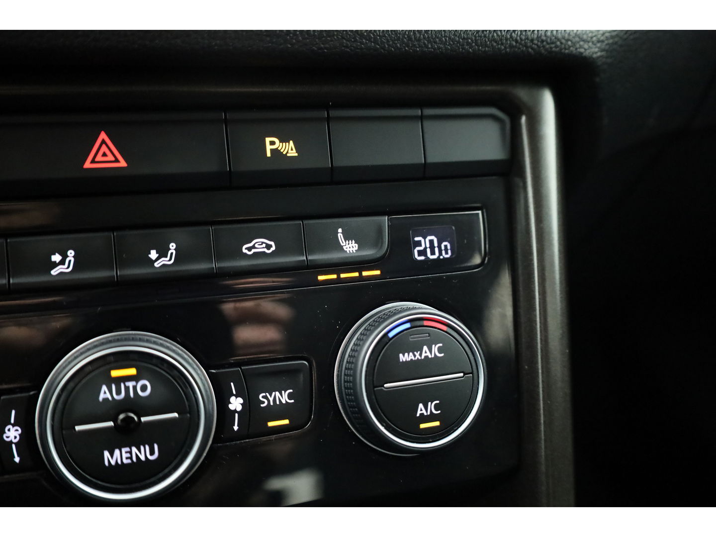 Volkswagen T-Roc 1.0 TSI Sport | Trekhaak | CarPlay | Adapt. Cruise | LED | Camera | Stoelverw. | PDC V+A | Navi