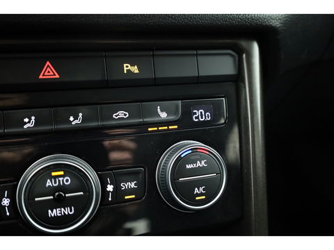 Volkswagen T-Roc 1.0 TSI Sport | Trekhaak | CarPlay | Adapt. Cruise | LED | Camera | Stoelverw. | PDC V+A | Navi