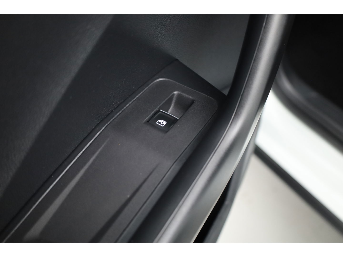 Volkswagen T-Roc 1.0 TSI Sport | Trekhaak | CarPlay | Adapt. Cruise | LED | Camera | Stoelverw. | PDC V+A | Navi