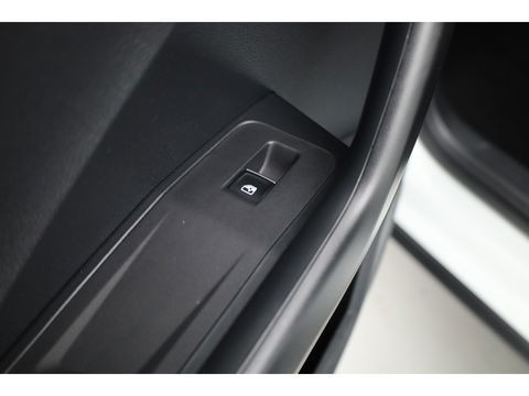 Volkswagen T-Roc 1.0 TSI Sport | Trekhaak | CarPlay | Adapt. Cruise | LED | Camera | Stoelverw. | PDC V+A | Navi