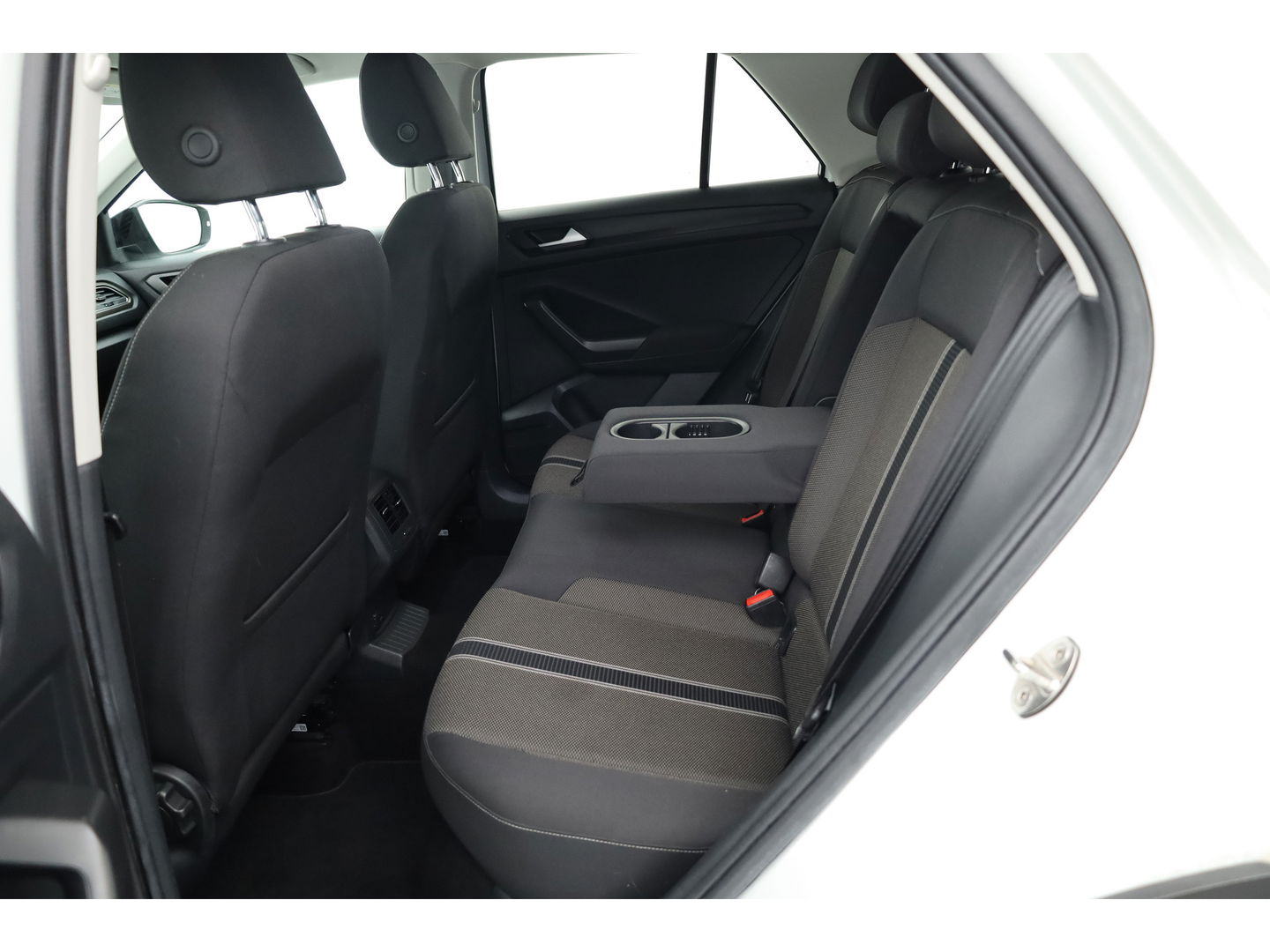 Volkswagen T-Roc 1.0 TSI Sport | Trekhaak | CarPlay | Adapt. Cruise | LED | Camera | Stoelverw. | PDC V+A | Navi