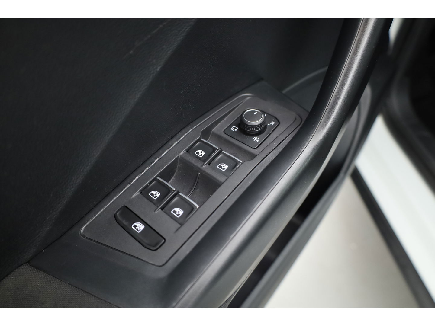 Volkswagen T-Roc 1.0 TSI Sport | Trekhaak | CarPlay | Adapt. Cruise | LED | Camera | Stoelverw. | PDC V+A | Navi