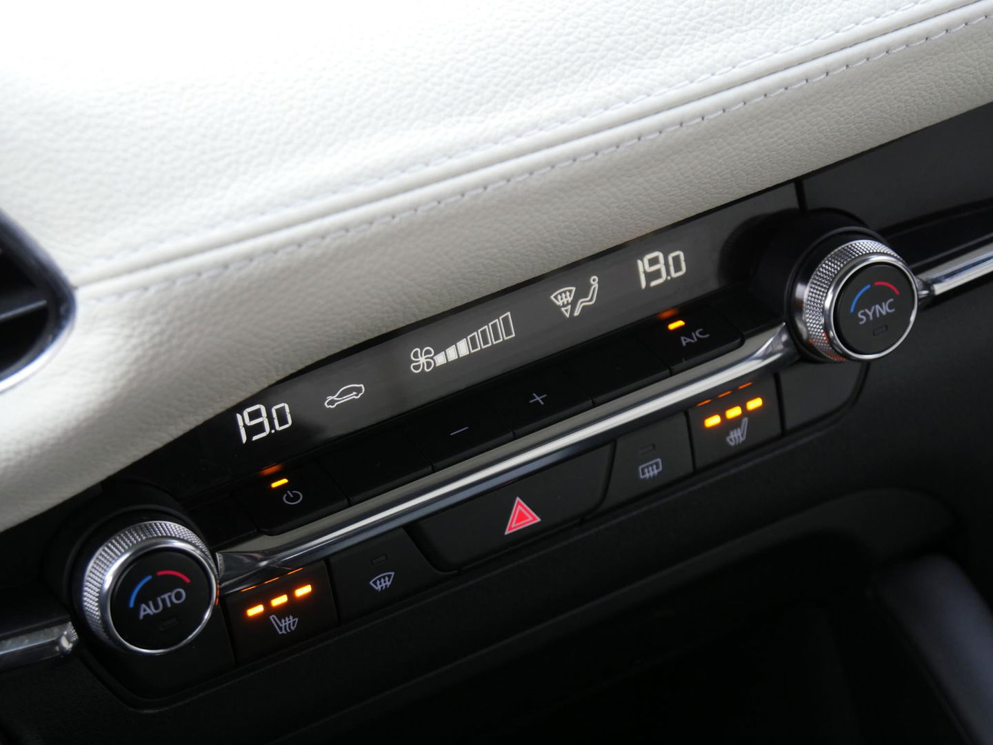 Mazda 3 2.0 150PK SPORTIVE/ LEER/ BOSE/ 18INCH/ NL-AUTO