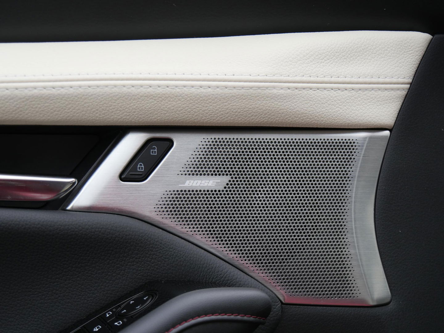 Mazda 3 2.0 150PK SPORTIVE/ LEER/ BOSE/ 18INCH/ NL-AUTO