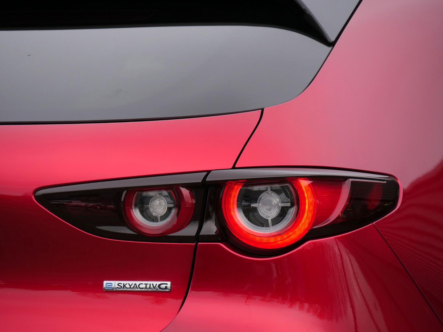 Mazda 3 2.0 150PK SPORTIVE/ LEER/ BOSE/ 18INCH/ NL-AUTO