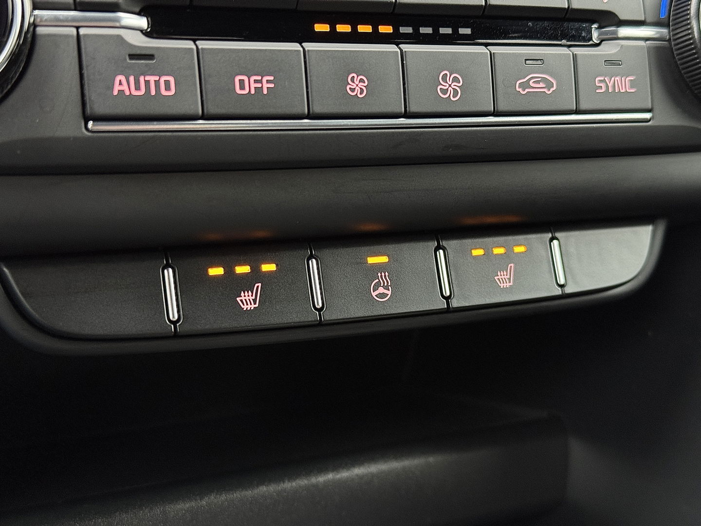 Kia Ceed Sportswagon 1.0 T-GDi GT-Line | Panoramadak | Stuurwielverwarming | Stoelverwarming | Camera | DAB | Apple Carplay | Android Auto | Lane Assist | Keyless Go | Keyless Entry |