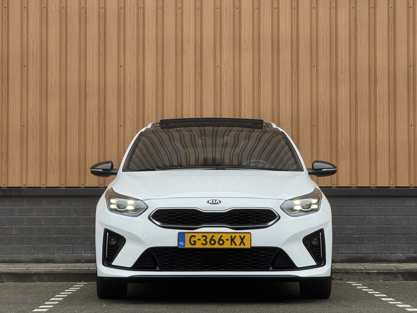 Kia Ceed Sportswagon 1.0 T-GDi GT-Line | Panoramadak | Stuurwielverwarming | Stoelverwarming | Camera | DAB | Apple Carplay | Android Auto | Lane Assist | Keyless Go | Keyless Entry |