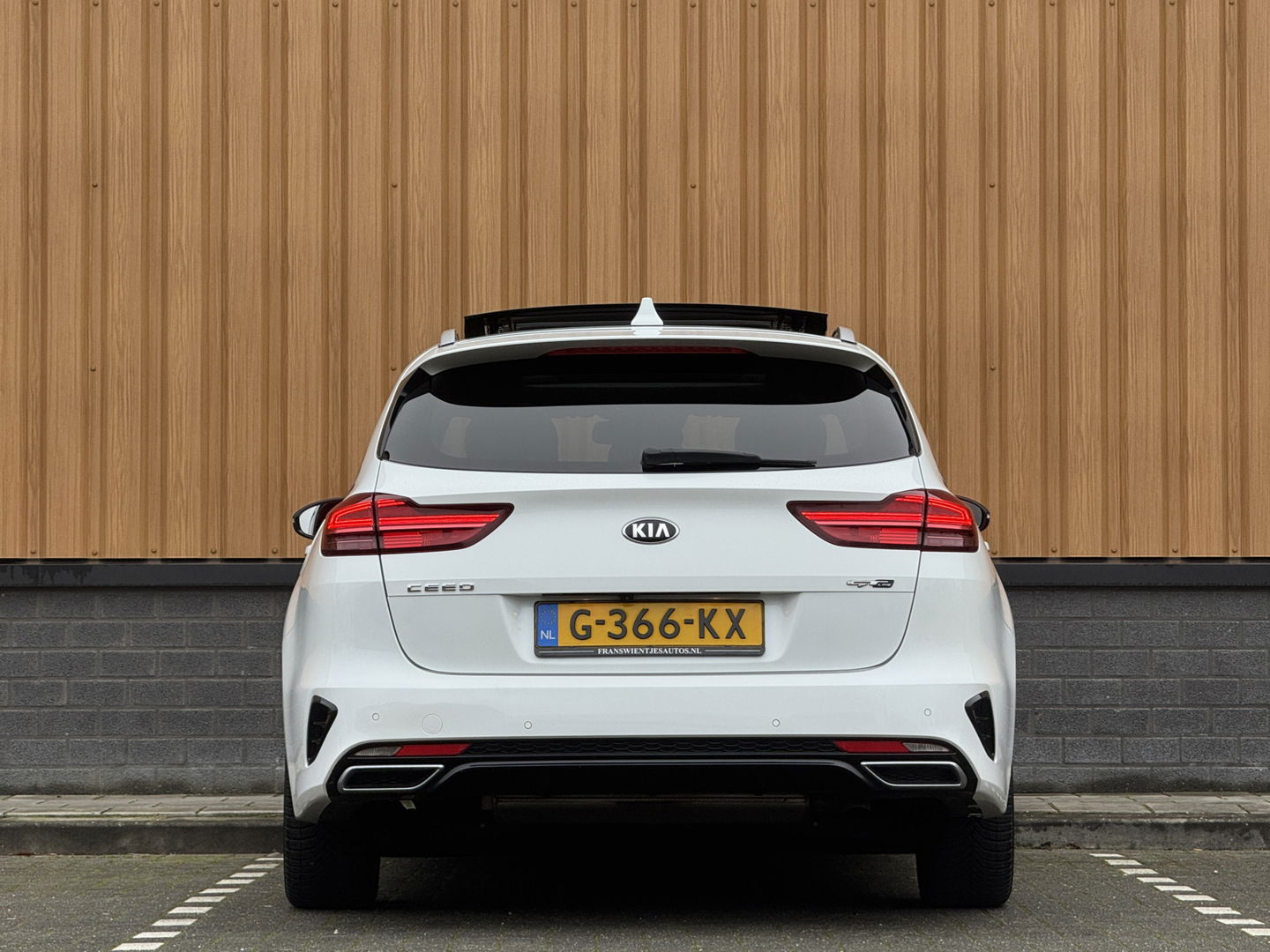 Kia Ceed Sportswagon 1.0 T-GDi GT-Line | Panoramadak | Stuurwielverwarming | Stoelverwarming | Camera | DAB | Apple Carplay | Android Auto | Lane Assist | Keyless Go | Keyless Entry |