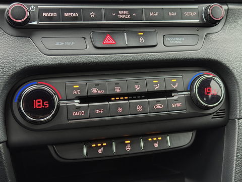 Kia Ceed Sportswagon 1.0 T-GDi GT-Line | Panoramadak | Stuurwielverwarming | Stoelverwarming | Camera | DAB | Apple Carplay | Android Auto | Lane Assist | Keyless Go | Keyless Entry |