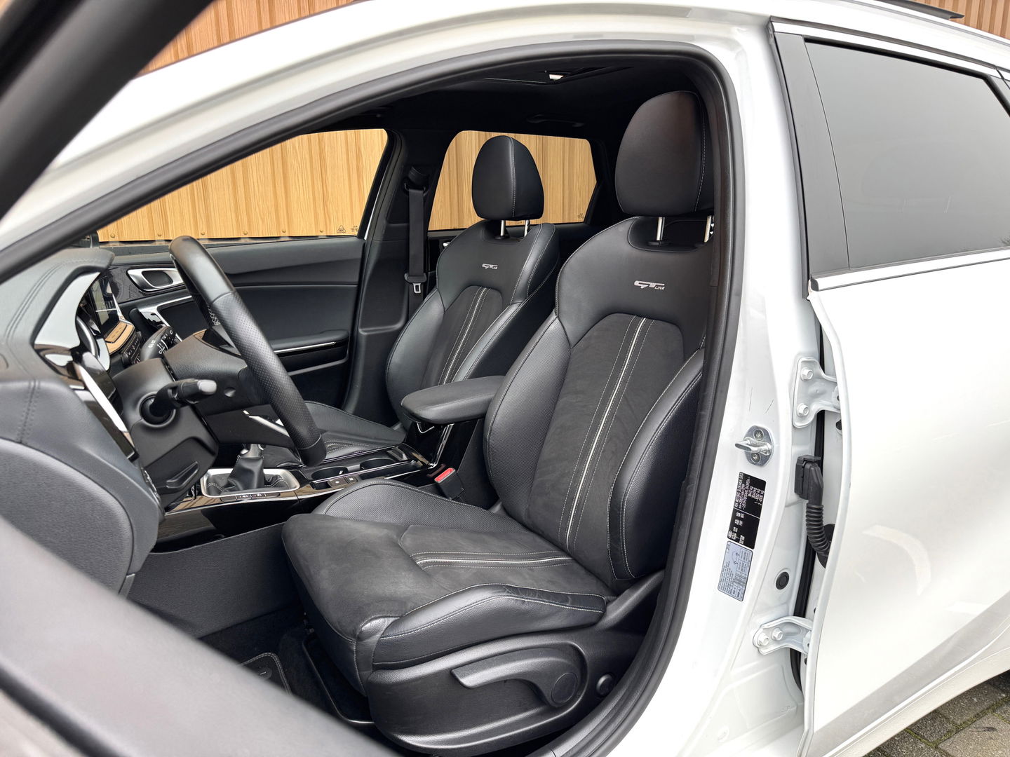 Kia Ceed Sportswagon 1.0 T-GDi GT-Line | Panoramadak | Stuurwielverwarming | Stoelverwarming | Camera | DAB | Apple Carplay | Android Auto | Lane Assist | Keyless Go | Keyless Entry |