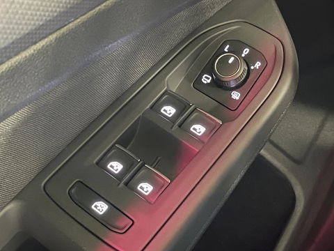 Volkswagen Golf 1.5 eTSI Life Business | Panoramadak | Apple Carplay | Head-Up-Display | Sfeerverlichting | Stop&GO | DAB+ |