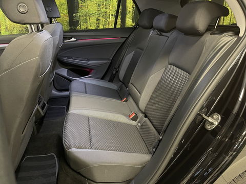 Volkswagen Golf 1.5 eTSI Life Business | Panoramadak | Apple Carplay | Head-Up-Display | Sfeerverlichting | Stop&GO | DAB+ |