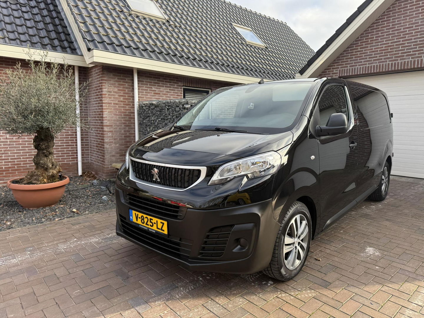 Peugeot Expert 226S 1.6 BlueHDI 95 zwart metallic 76688km nap