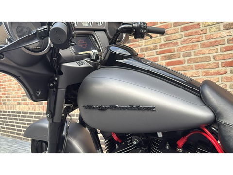 Harley Davidson 103 FLHXS Streetglide Street Glide mat grijs blackout