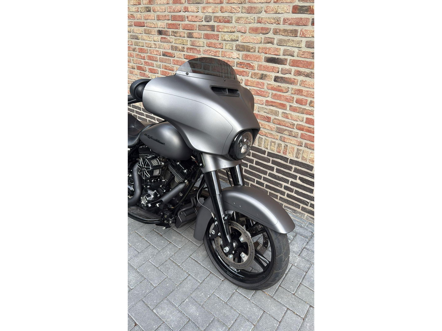 Harley Davidson 103 FLHXS Streetglide Street Glide mat grijs blackout