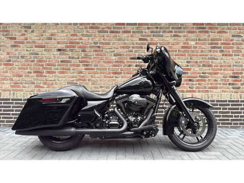 Harley Davidson 103 FLHXS Street Glide Blackout CVO Streetglide