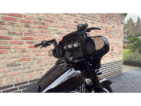 Harley Davidson FLHX Street Glide CVO Blackout Streetglide