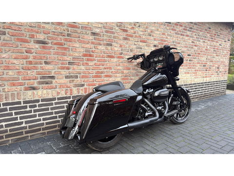 Harley Davidson FLHX Street Glide CVO Blackout Streetglide