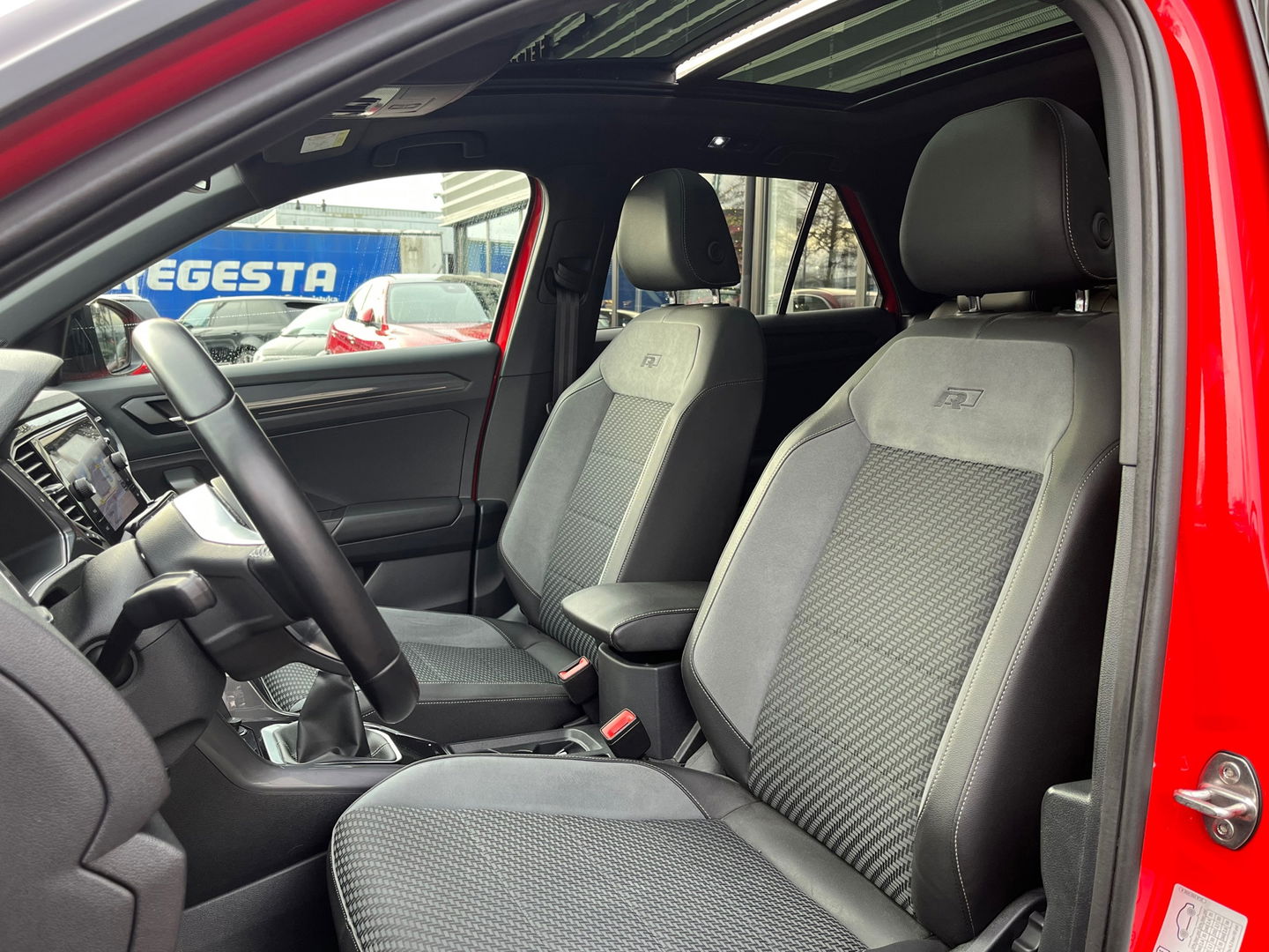 Volkswagen T-Roc 1.5 TSI R-Line|Pano|ACC|Pdc|Keyless|Carplay|Virtual Cockpit|NL-Auto|150PK