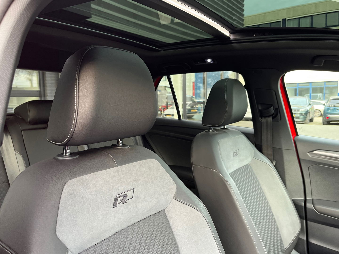 Volkswagen T-Roc 1.5 TSI R-Line|Pano|ACC|Pdc|Keyless|Carplay|Virtual Cockpit|NL-Auto|150PK