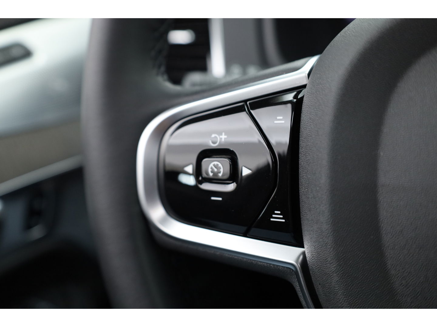 Volvo XC90 T8 Recharge Ultimate Dark | Pano | HUD | B&W | Stoelventi. | 360cam | Massage | Memory seats | 21''