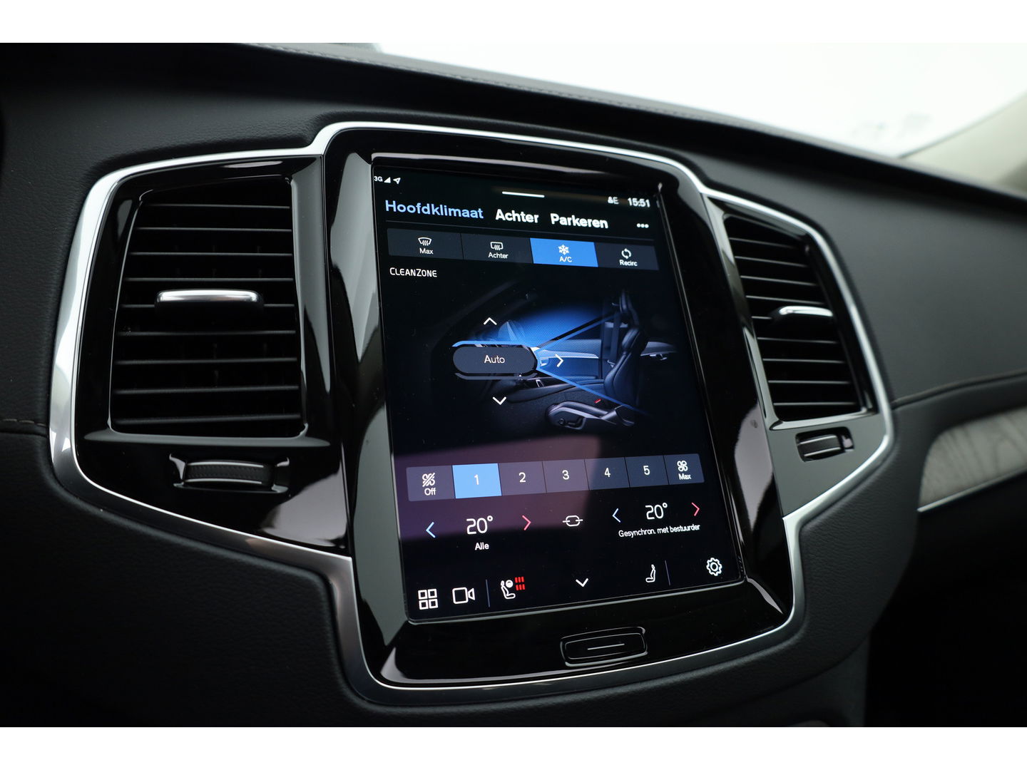 Volvo XC90 T8 Recharge Ultimate Dark | Pano | HUD | B&W | Stoelventi. | 360cam | Massage | Memory seats | 21''