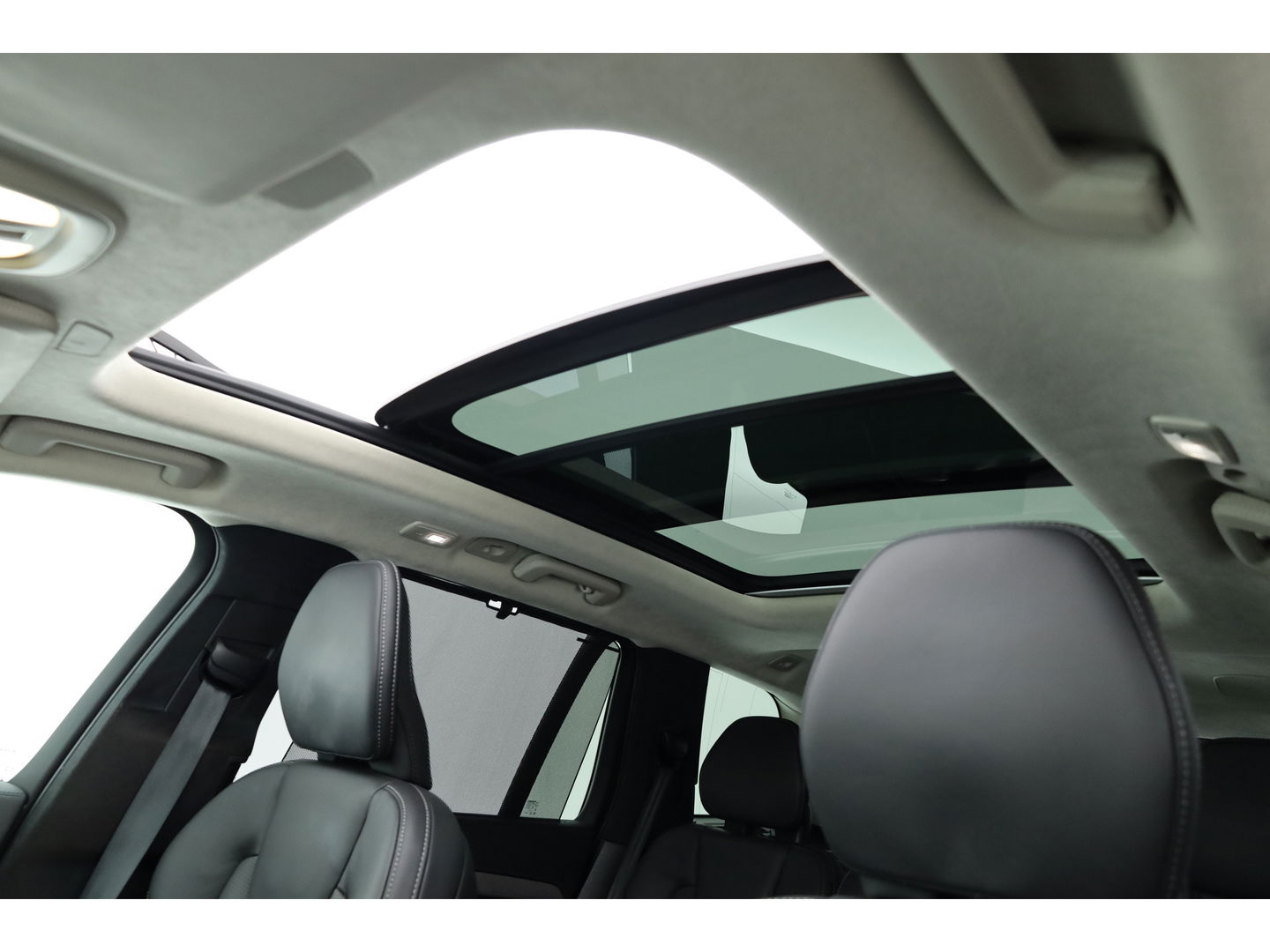 Volvo XC90 T8 Recharge Ultimate Dark | Pano | HUD | B&W | Stoelventi. | 360cam | Massage | Memory seats | 21''
