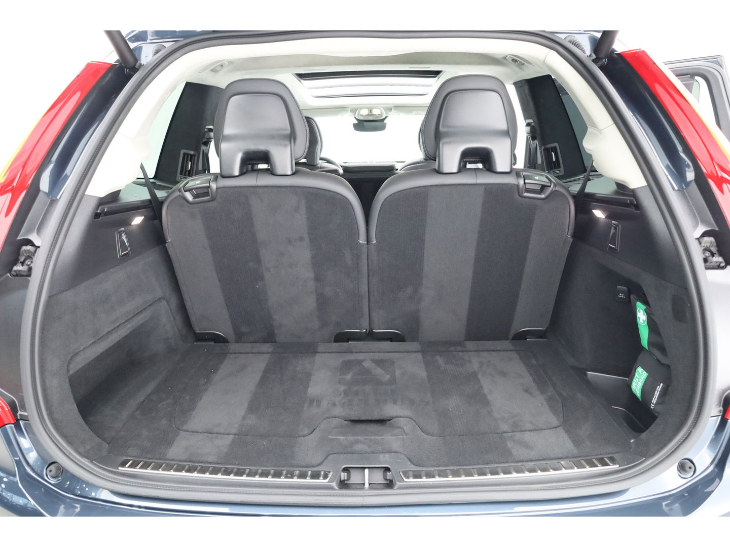 Volvo XC90 T8 Recharge Ultimate Dark | Pano | HUD | B&W | Stoelventi. | 360cam | Massage | Memory seats | 21''