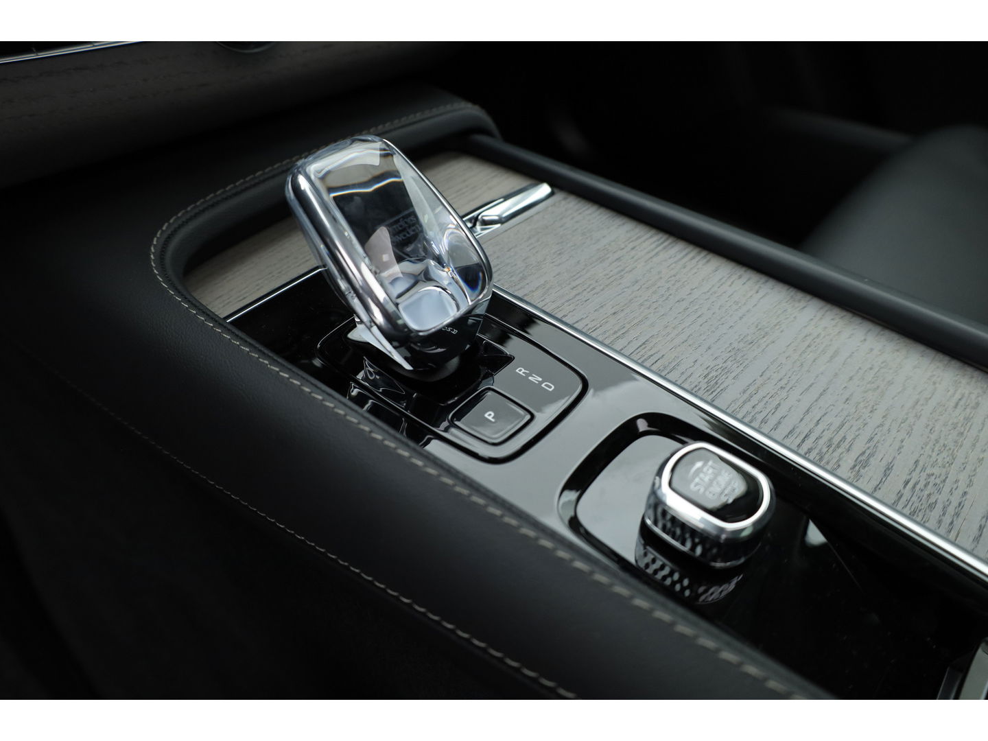 Volvo XC90 T8 Recharge Ultimate Dark | Pano | HUD | B&W | Stoelventi. | 360cam | Massage | Memory seats | 21''