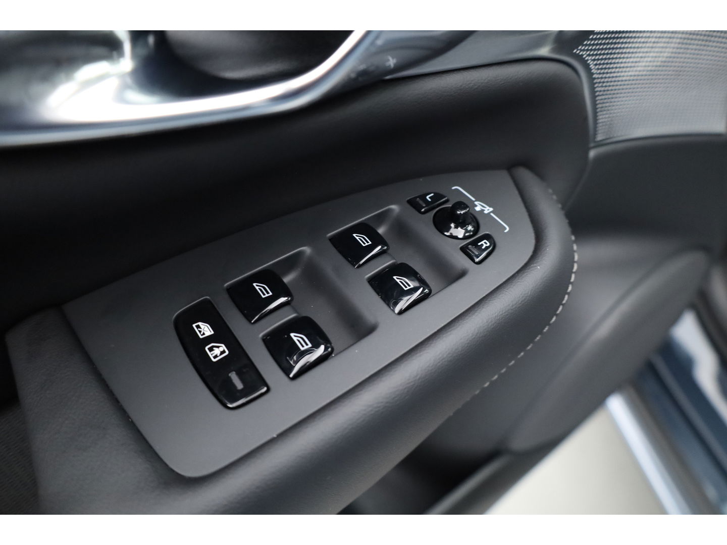 Volvo XC90 T8 Recharge Ultimate Dark | Pano | HUD | B&W | Stoelventi. | 360cam | Massage | Memory seats | 21''