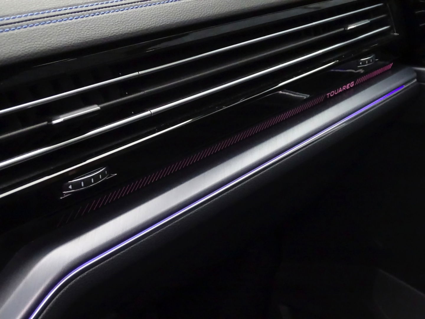 Volkswagen Touareg 3.0 TSi R eHybr 462PK 4M / Highline / 2024 / LED