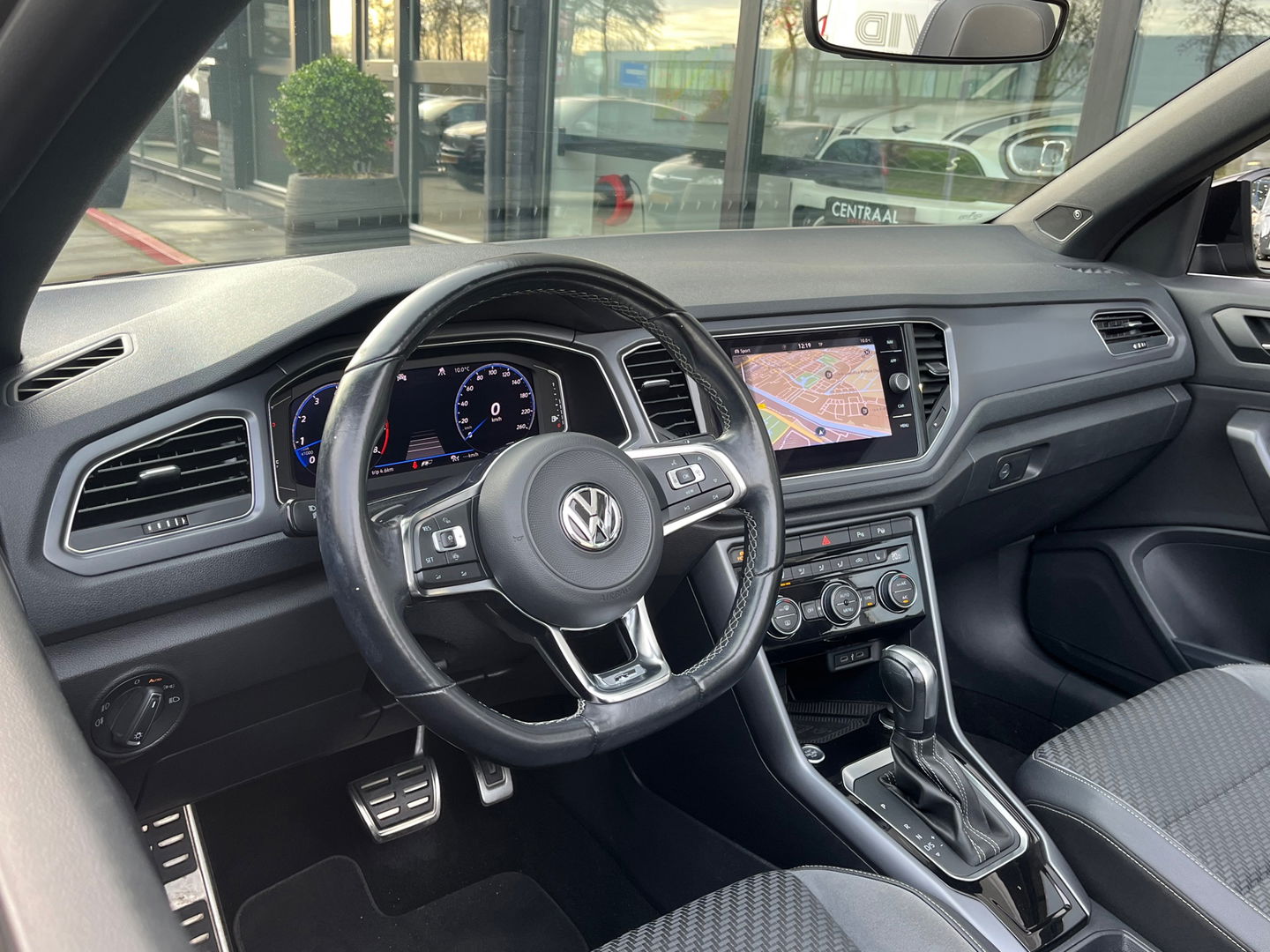 Volkswagen T-Roc Cabrio 1.5 TSI R-Line|Beats|Camera|ACC|Keyless|Carplay|Virtual Cockpit|Stoelverwarming|150PK