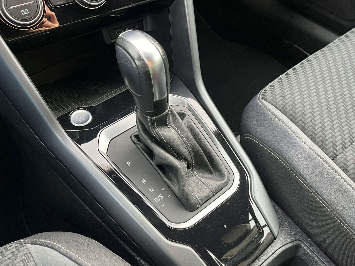 Volkswagen T-Roc Cabrio 1.5 TSI R-Line|Beats|Camera|ACC|Keyless|Carplay|Virtual Cockpit|Stoelverwarming|150PK