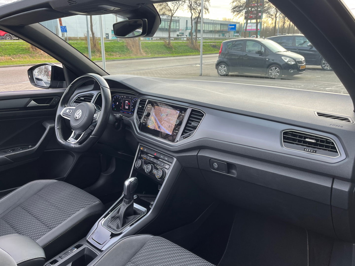 Volkswagen T-Roc Cabrio 1.5 TSI R-Line|Beats|Camera|ACC|Keyless|Carplay|Virtual Cockpit|Stoelverwarming|150PK