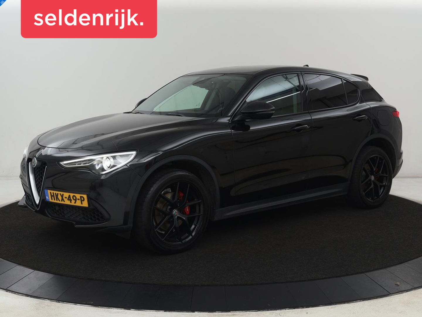 Alfa Romeo Stelvio 2.0 T AWD Super | Leder | Stoel & stuurverwarming | Camera | Xenon | Navigatie | Memory | DAB | Cruise control