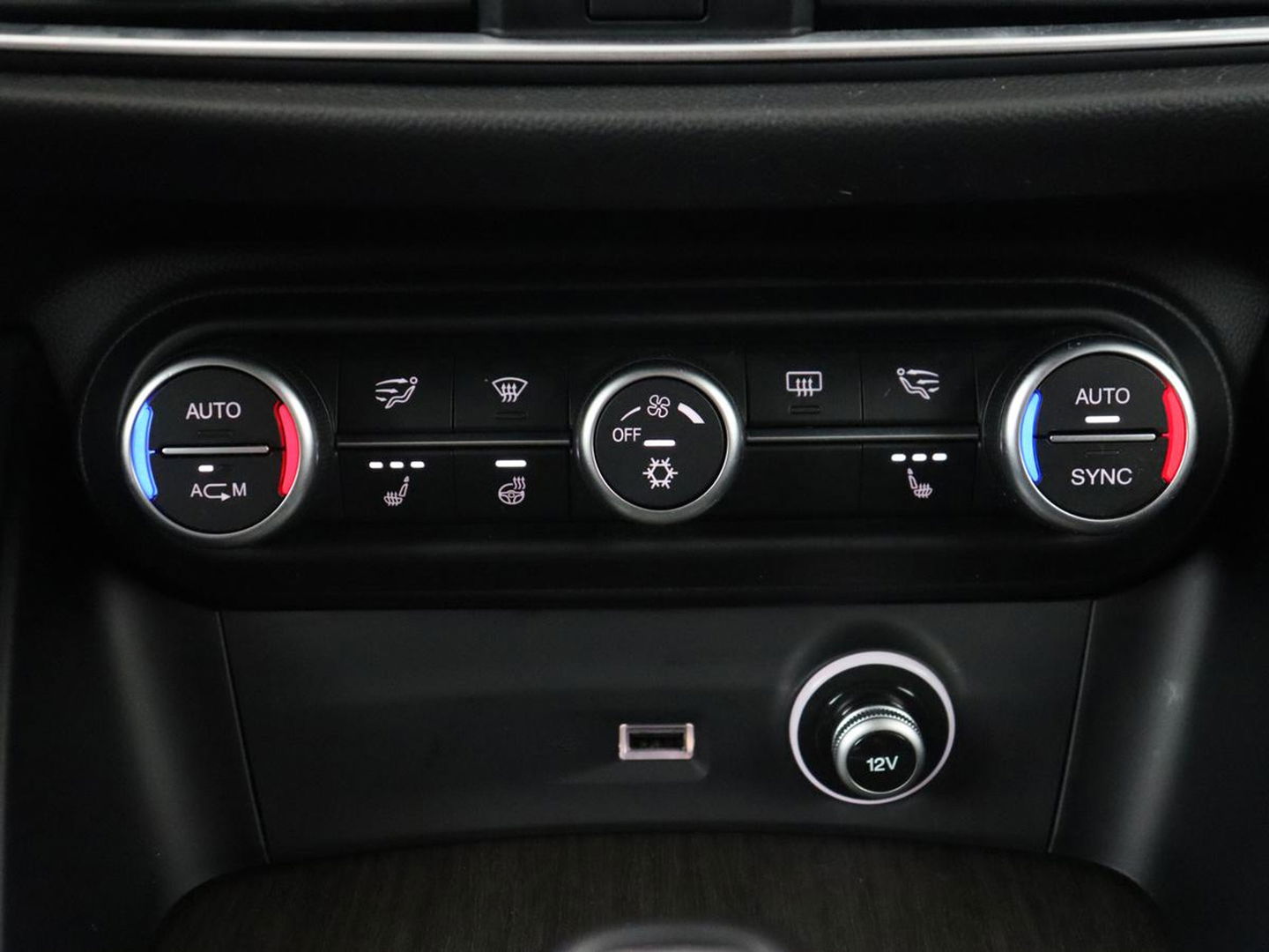 Alfa Romeo Stelvio 2.0 T AWD Super | Leder | Stoel & stuurverwarming | Camera | Xenon | Navigatie | Memory | DAB | Cruise control