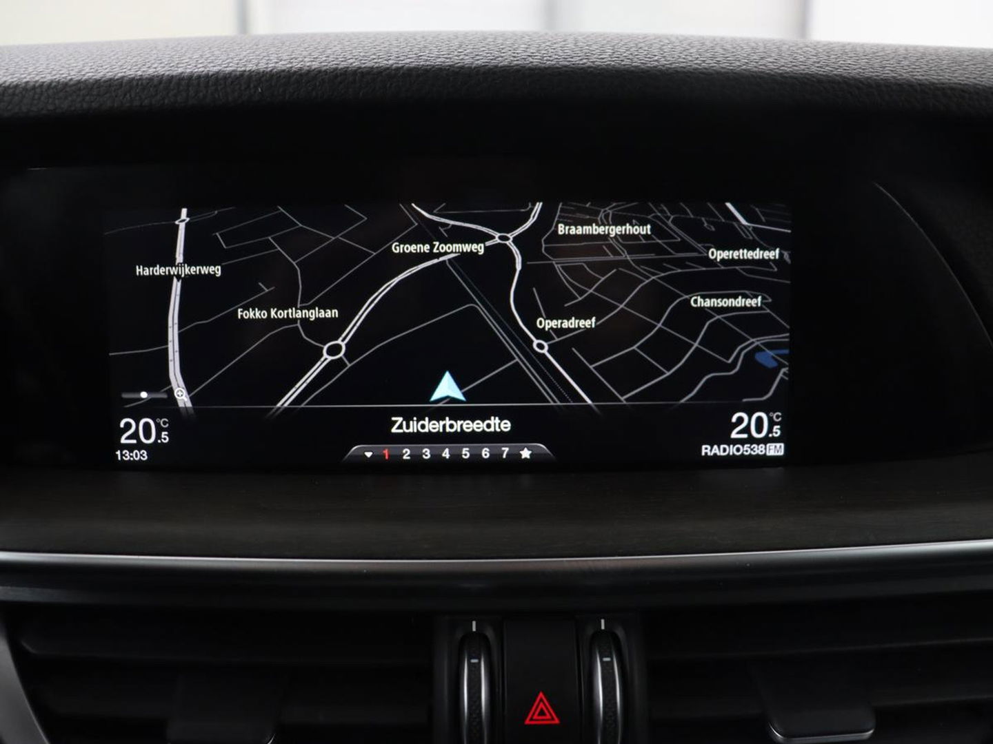 Alfa Romeo Stelvio 2.0 T AWD Super | Leder | Stoel & stuurverwarming | Camera | Xenon | Navigatie | Memory | DAB | Cruise control