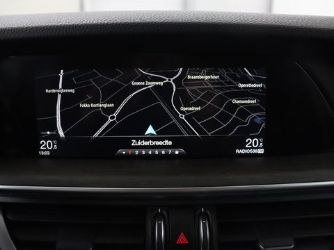 Alfa Romeo Stelvio 2.0 T AWD Super | Leder | Stoel & stuurverwarming | Camera | Xenon | Navigatie | Memory | DAB | Cruise control