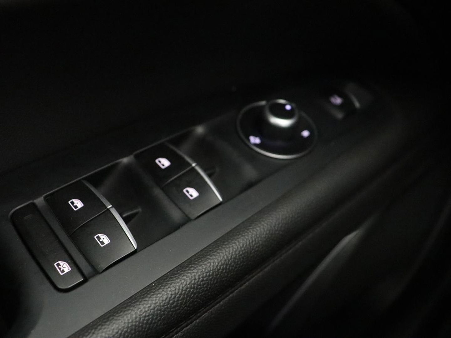 Alfa Romeo Stelvio 2.0 T AWD Super | Leder | Stoel & stuurverwarming | Camera | Xenon | Navigatie | Memory | DAB | Cruise control