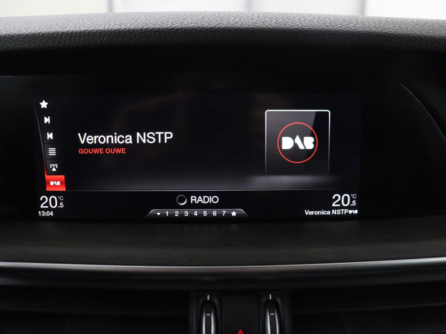 Alfa Romeo Stelvio 2.0 T AWD Super | Leder | Stoel & stuurverwarming | Camera | Xenon | Navigatie | Memory | DAB | Cruise control