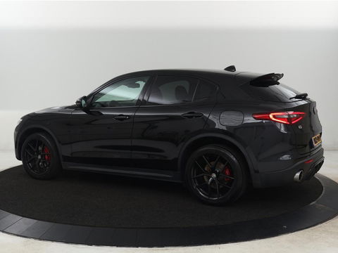 Alfa Romeo Stelvio 2.0 T AWD Super | Leder | Stoel & stuurverwarming | Camera | Xenon | Navigatie | Memory | DAB | Cruise control