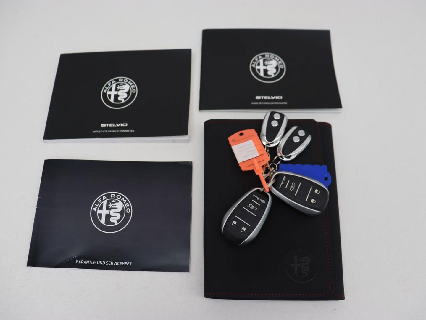 Alfa Romeo Stelvio 2.0 T AWD Super | Leder | Stoel & stuurverwarming | Camera | Xenon | Navigatie | Memory | DAB | Cruise control