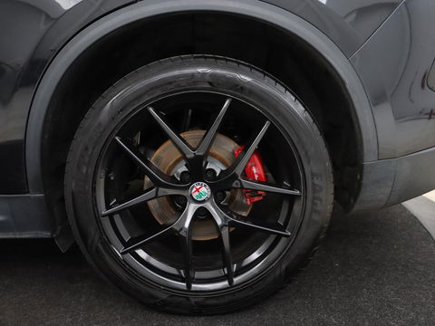 Alfa Romeo Stelvio 2.0 T AWD Super | Leder | Stoel & stuurverwarming | Camera | Xenon | Navigatie | Memory | DAB | Cruise control